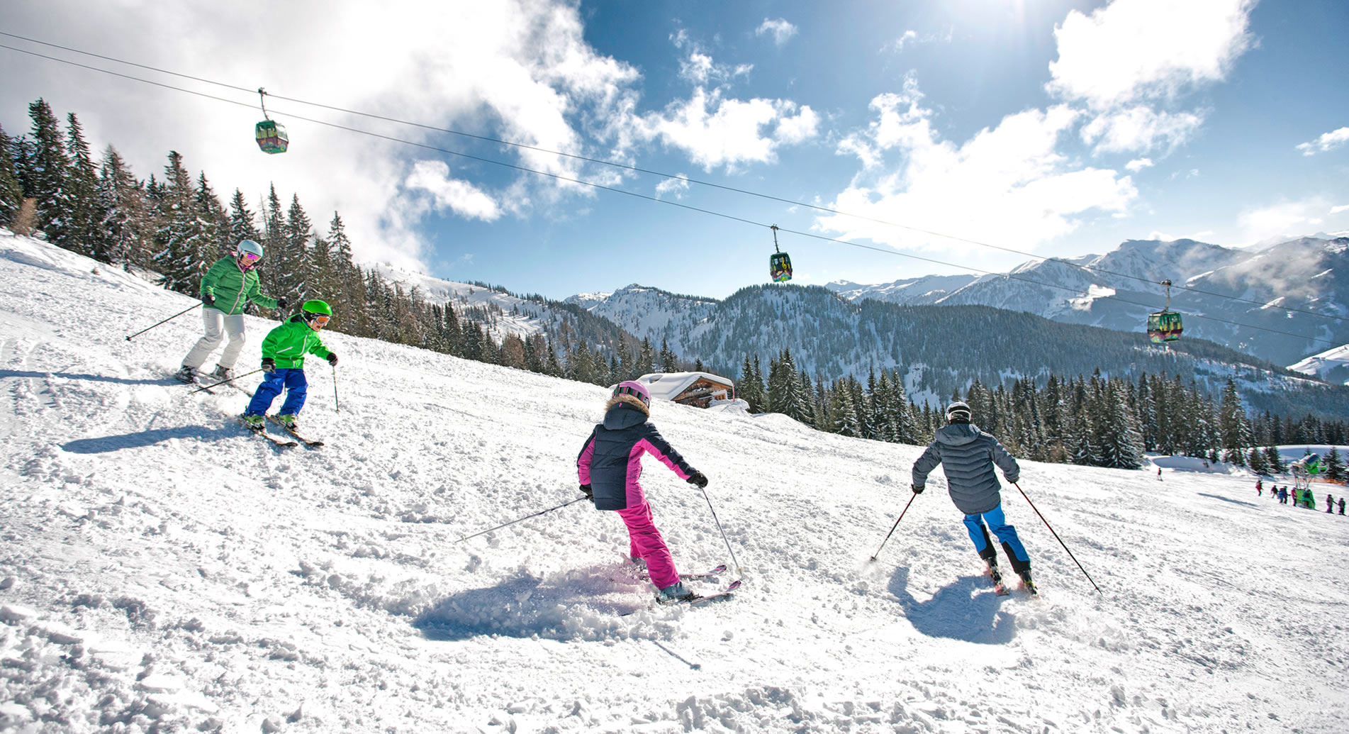 Family skiing © Wagrain-Kleinarl Tourismus