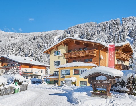 Einfahrt zum Gästehaus Emmi in Kleinarl