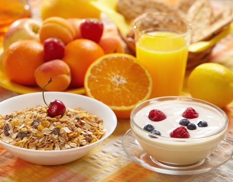Müsli und Obst zum Frühstück © shutterstock.com