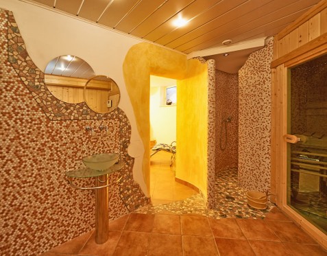 Wellnessbereich mit Sauna
